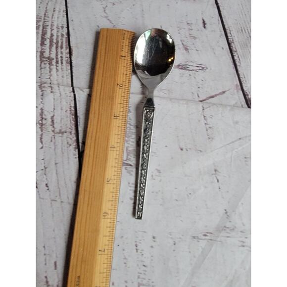 Vintage United Silver Co USI2 Stainless Rounded Spoon - Picture 4 of 4